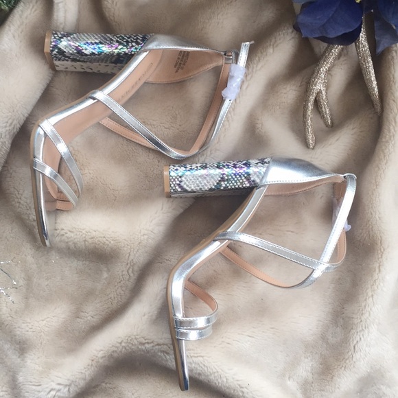 Silver Block Heel w/ ๐ ๐ Print - Picture 4 of 8